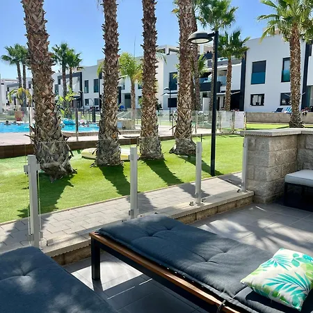 Casa La Zenia, Oasis 4 *
